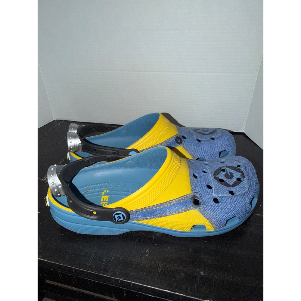 Men's Despicable Me Minions Crocs Size 11